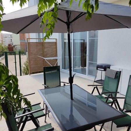 Las Brisas Garden Apartment بورغاس المظهر الخارجي الصورة