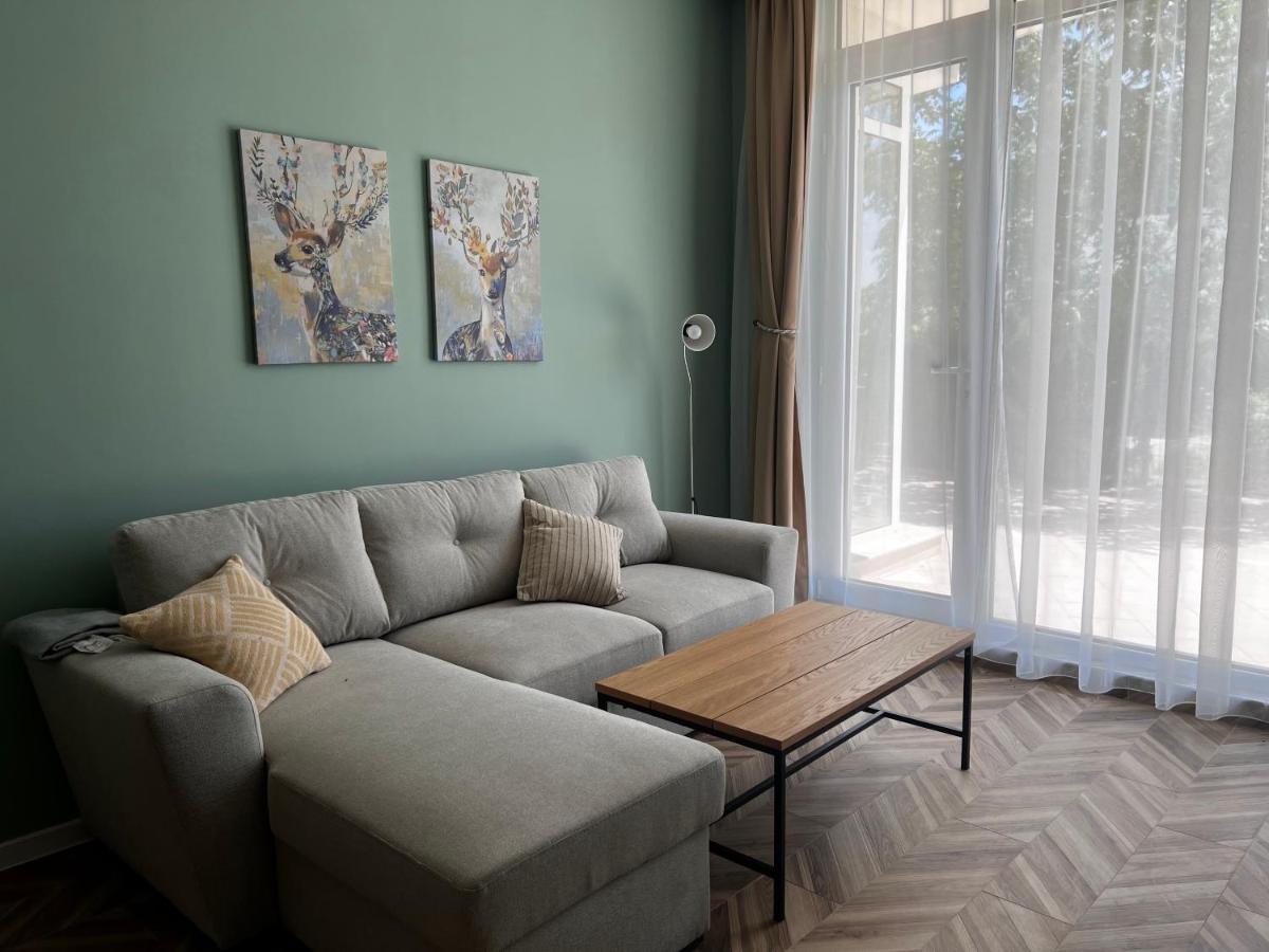 Las Brisas Garden Apartment بورغاس المظهر الخارجي الصورة