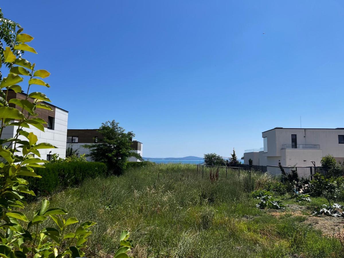 Las Brisas Garden Apartment بورغاس المظهر الخارجي الصورة