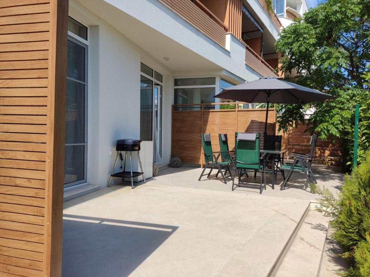 Las Brisas Garden Apartment بورغاس المظهر الخارجي الصورة