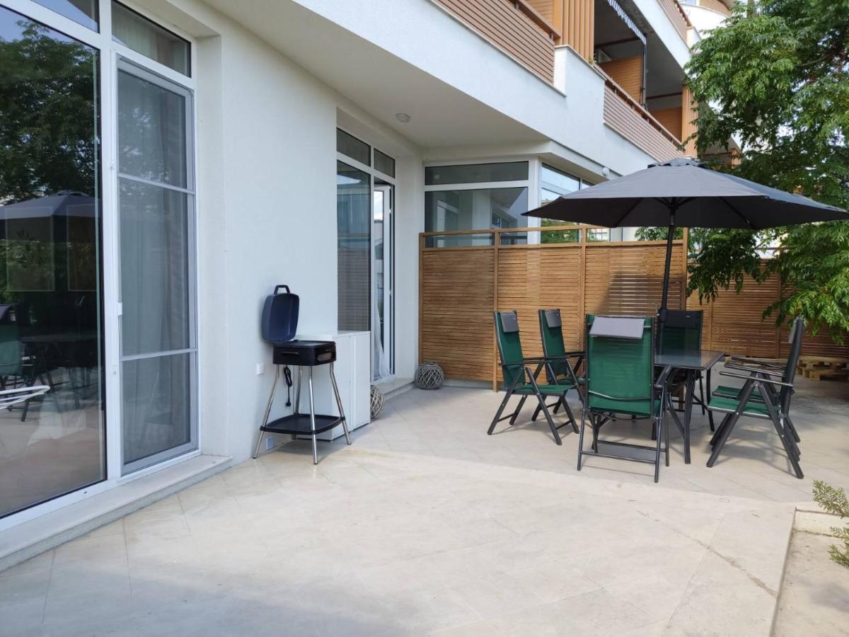 Las Brisas Garden Apartment بورغاس المظهر الخارجي الصورة